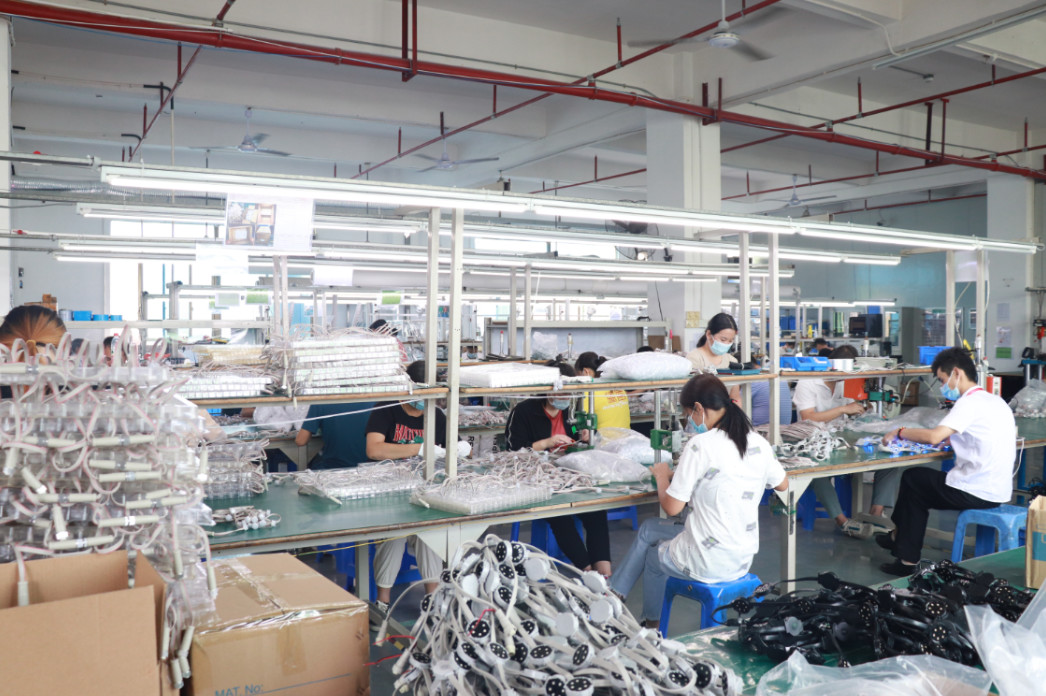 Shenzhen Xinhe Lighting Optoelectronics Co., Ltd. خط إنتاج المصنع