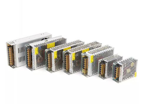 12 فولت / 24 فولت خفيفة الوزن LED السائق 100W 200W 300W 400W 600W التبديل مصدر الطاقة